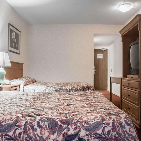 Econo Lodge By The Falls Καταρράκτες του Νιαγάρα Εξωτερικό φωτογραφία