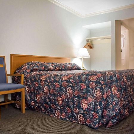 Econo Lodge By The Falls Καταρράκτες του Νιαγάρα Εξωτερικό φωτογραφία